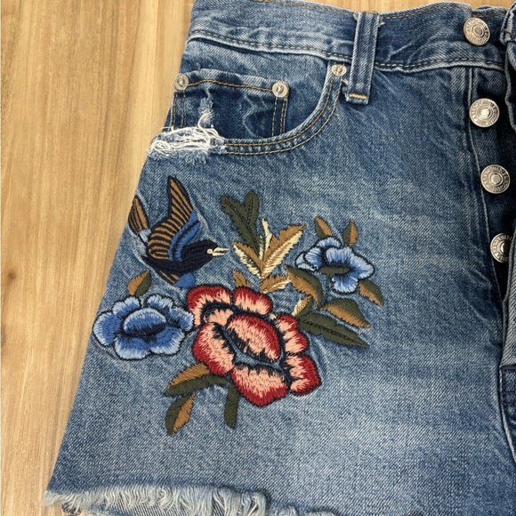 Abercrombie and Fitch embroidered denim shorts - Picture 3 of 8